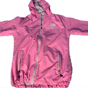 New Balance women’s Raincoat in Vibrant Pink